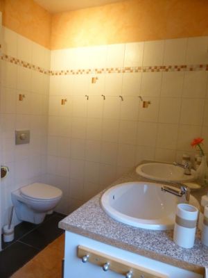 Ansicht WC und 2 Waschbecken - Bild 12: Ferienwohnung 1, Haus Erhard in Berlin Lichtenrade