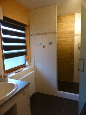WC, 2 Waschbecken, Dusche 85x140 cm - Bild 11: Ferienwohnung 1, Haus Erhard in Berlin Lichtenrade