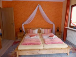 Bett 180x200 cm - Bild 10: Ferienwohnung 1, Haus Erhard in Berlin Lichtenrade