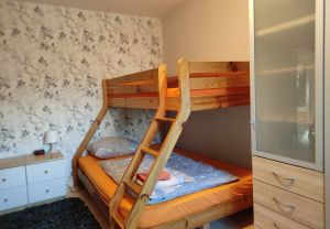 Etagenbett, oben 90 x 200 cm, unten 140 x 200 cm - Bild 5: Ferienwohnung 1, Haus Erhard in Berlin Lichtenrade