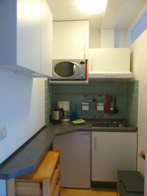 Mikrowelle mit Backfunktion, Kühlschrank mit Gefrierfach, 2 Plattenkochfeld - Bild 5: Ferienwohnung 3, Haus Erhard in Berlin Lichtenrade