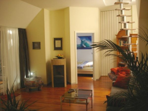 Wohnraum mit Blick in das Schlafzimmer. Mit Pelletkamin - Bild 8: exklusiv Wohnen in Berlin-Mitte/Tiergarten im "Blueberry Hill"