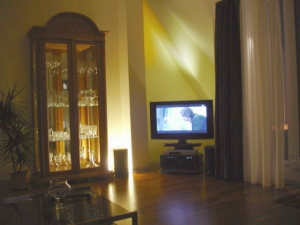 Gemütlichkeit am Abend. TV mit Stereoanlage - Bild 10: exklusiv Wohnen in Berlin-Mitte/Tiergarten im "Blueberry Hill"