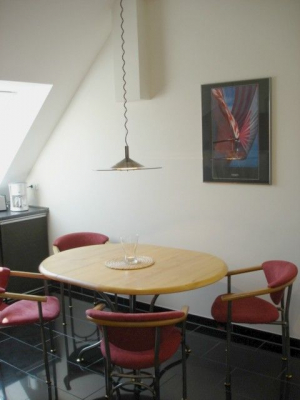 Wohnküche mit Esstisch für 4 -6 Personen - Bild 14: exklusiv Wohnen in Berlin-Mitte/Tiergarten im "Blueberry Hill"