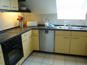 diverse elektrische Geräte: Backofen, Mikrowelle, 4 Ceranfelder, Kühlkrank, Gefrierschrank, Wasserkocher, Kaffeemaschine, Toaster, Mixer, Staubsauger - Bild 10: Ferienwohnung Bandow in Woltersdorf an der Schleuse