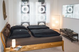 2x2m Bett mit neuen Taschenfederkernmatrazen mit Tempurauflage - Bild 6: Fantastische Wohnung im Zentrum