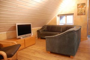 Neben zwei Schlafzimmern hat das Gartenhaus auch ein Wohnzimmer. - Bild 3: Ferienhaus am südöstlichem Stadtrand von Berlin in Woltersdorf Schleuse