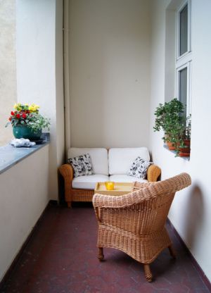 Balkon mit Möbel - Bild 2: BERLIN 3 Zimmer Ferienwohnung Zentrum Mitte zentral nah Brandenburger Tor