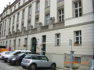 Strasse mit Hausansicht - Bild 3: BERLIN 3 Zimmer Ferienwohnung Zentrum Mitte zentral nah Brandenburger Tor