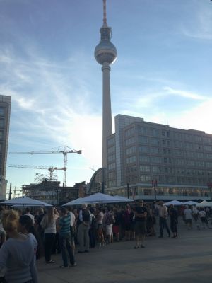 Alexanderplatz mit Fernsehturm - Bild 8: BERLIN 3 Zimmer Ferienwohnung Zentrum Mitte zentral nah Brandenburger Tor