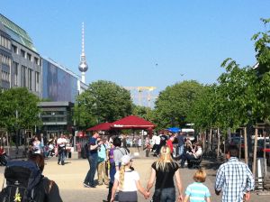 Unter den Linden - Blick zum Alexanderplatz - Bild 10: BERLIN 3 Zimmer Ferienwohnung Zentrum Mitte zentral nah Brandenburger Tor