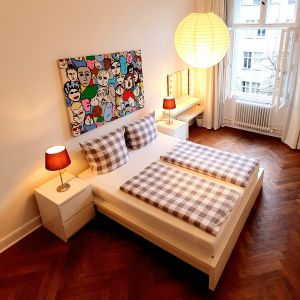 Schlafzimmer 1 von 2, First Sleepingroom from two, - Bild 1: Große Ferienwohnung 2 Schlafzimmer Nähe Kurfuerstendamm KaDeWe