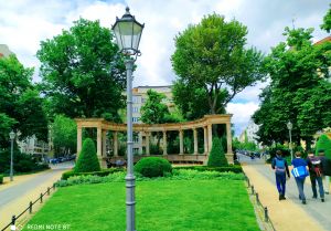 Viktoria Luise Platz

Siehe Google Maps - Bild 4: Große Ferienwohnung 2 Schlafzimmer Nähe Kurfuerstendamm KaDeWe
