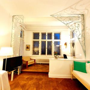 Wohnzimmer Living Room
Wohnzimmer Berliner Salon Living Room - Bild 11: Große Ferienwohnung 2 Schlafzimmer Nähe Kurfuerstendamm KaDeWe