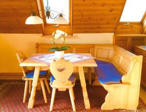 Gemütliche Essecke im Wohnzimmer - Bild 4: Ruhige und helle Wohnung auf Zeit, Berlin Gatow, 75 m2