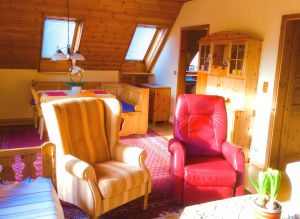 Großes und gemütliches Wohnzimmer - Bild 1: Ruhige und helle Wohnung auf Zeit, Berlin Gatow, 75 m2